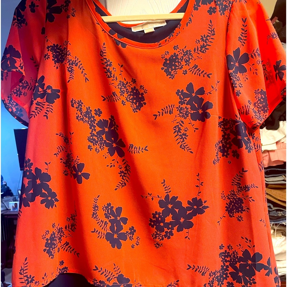 Gently worn blouse, comfortable to wear